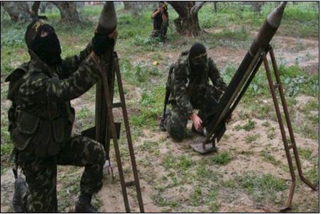 کشور ما مهاجم به خود دیده اما اینها از جنس دیگری هستند در ظاهر آدم هستند ولی در باطل یک قدرت استعماری و استکباری با قدرت جهانی هستند که ارزش های قدیم دل را نابود می کنند.