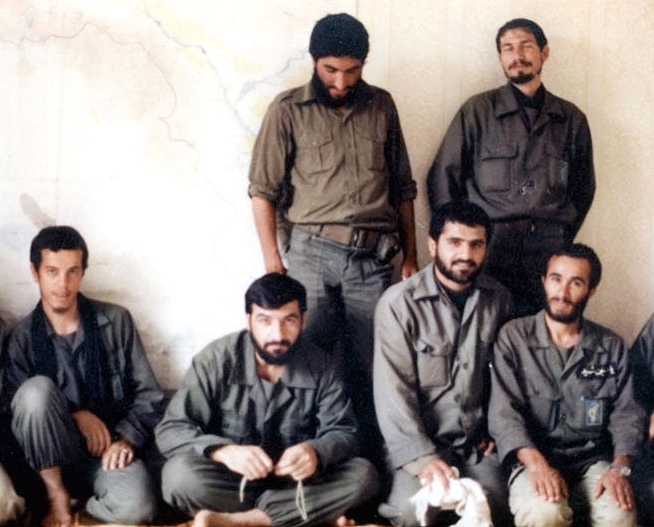 ابلهان را ستایش  خوش آید