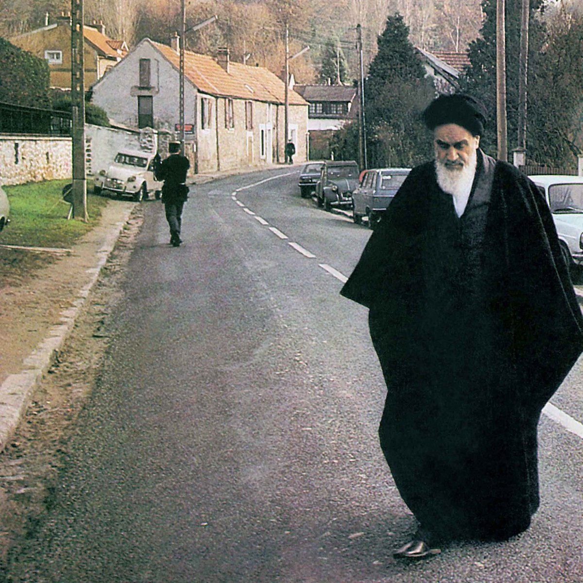 امام خمینی (ره ) که آگاه ترین مردم به اوضاع سیاسی، فرهنگی و اجتماعی جامعه ایران، در سـال اوج گـیـری نـهـضـت و قـبـل از آن بـودند