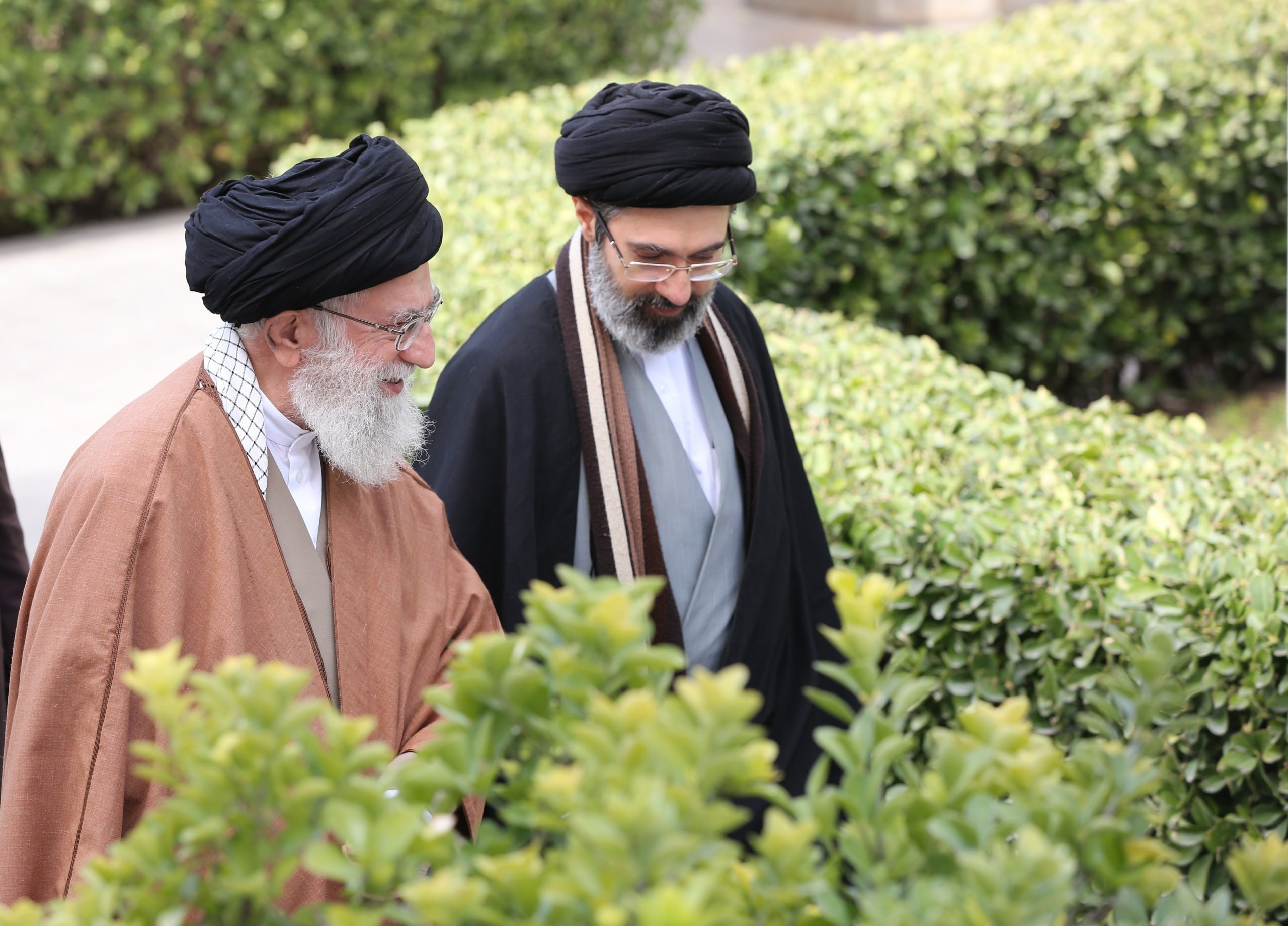 ای رهبر و ای آقای ما آیت الله سید مجتبی خامنه ای از شما تشکر می کنیم که دستور بسته شدن تنگه هرمز را صادر کردید